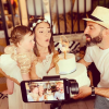 Tiffany et Justin de "Mariés au premier regard" heureux pour les 1 an de Romy, le 14 juillet 2019