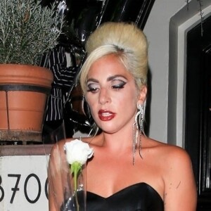 Lady Gaga quitte le restaurant AOC à West Hollywood après la soirée organisée pour le lancement de sa ligne de cosmétiques "Haus Laboratories", le 17 juillet 2019.