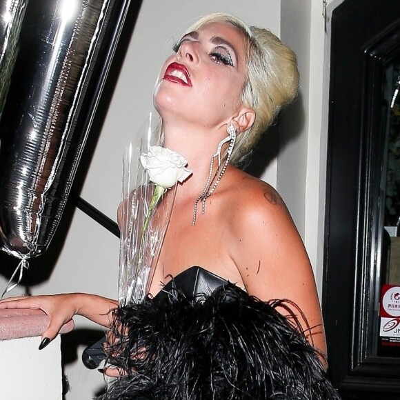 Lady Gaga quitte le restaurant AOC à West Hollywood après la soirée organisée pour le lancement de sa ligne de cosmétiques "Haus Laboratories", le 17 juillet 2019.