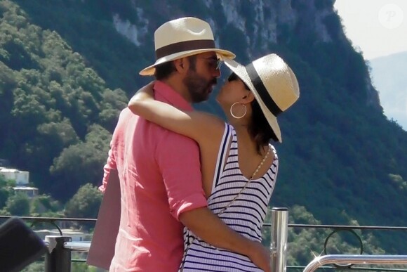 Exclusif - Eva Longoria, son mari Jose Baston se promènent en amoureux dans les rues de Capri en Italie le 14 juillet 2019.