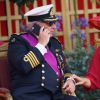Le prince Laurent de Belgique au téléphone en pleine parade militaire - et sa femme la princesse Claire qui lui demande de raccrocher - lors de la Fête nationale belge, le 21 juillet 2019 à Bruxelles...