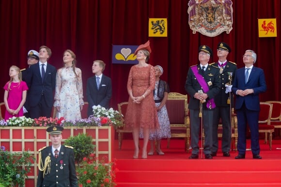 Le roi Philippe de Belgique, la reine Mathilde de Belgique et leurs enfants la princesse Eléonore, le prince Gabriel, la princesse héritière Elisabeth et le prince Gabriel lors de la parade militaire de la Fête nationale belge, le 21 juillet 2019 à Bruxelles.