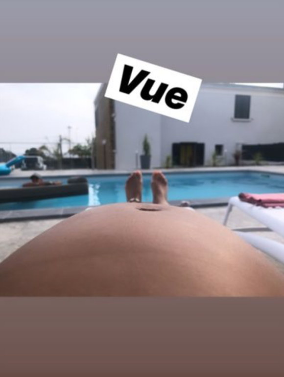 Alizée très enceinte, fin juillet 2019, en Corse.