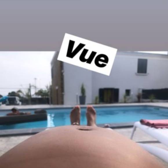 Alizée très enceinte, fin juillet 2019, en Corse.