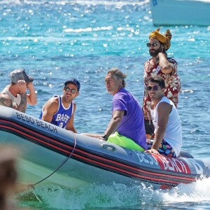 Lionel Messi, sa femme Antonella Roccuzzo, Luis Suarez, sa femme Daniella Semaan et Cesc Fabregas passent leurs vacances en famille à Formentera en Espagne le 29 juillet 2019.