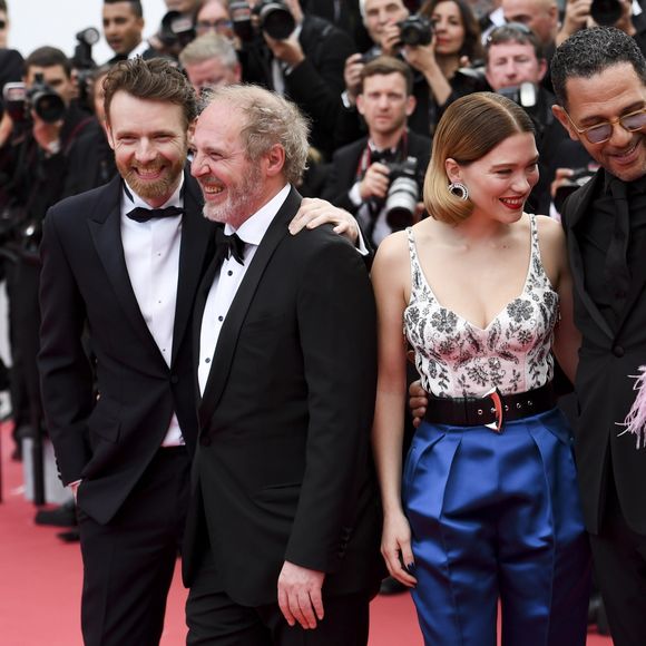 Roschdy Zem, Léa Seydoux, Arnaud Deplechin, Sara Forestier, Antoine Reinartz à la première du film "Roubaix, une lumière (Oh Mercy!)" lors du 72ème Festival International du Film de Cannes, France, le 22 mai 2019.