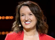 Anne Roumanoff en vacances : elle pose vêtue d'une courte serviette de bain
