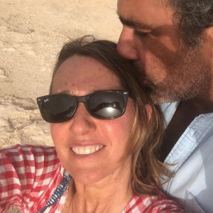 Alexia laroche-Joubert en couple avec Tom Benainous. Août 2019.