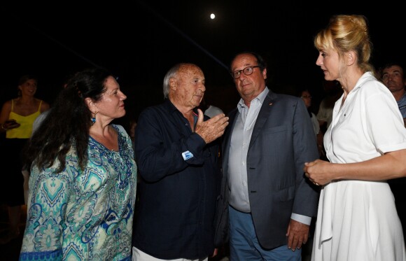 Semi-exclusif - Jean-Pierre Tuveri, maire de Saint-Tropez, sa femme Cecilia, François Hollande et sa compagne Julie Gayet lors de la première édition de l'INDIE FEST à la citadelle de Saint-Tropez, Côte d'Azur, France, le 11 août 2019.