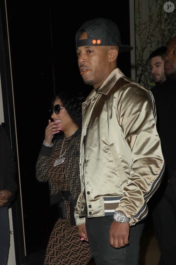 Nicki Minaj et son nouveau compagnon Kenneth "Zoo" Petty quittent l'hôtel Mandarin Oriental et se rendent à l'hôtel Royal Monceau à Paris le 8 mars 2019.