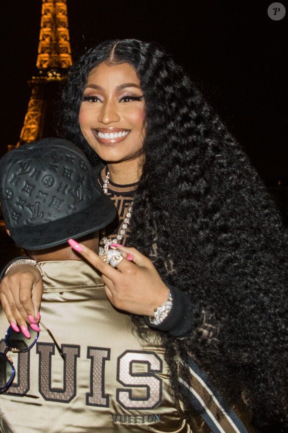 Nicki Minaj et son nouveau compagnon Kenneth "Zoo" Petty quittent l'hôtel Mandarin Oriental et se rendent à l'hôtel Royal Monceau à Paris le 8 mars 2019.