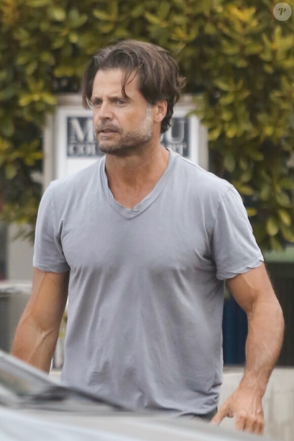 Exclusif - David Charvet est allé faire des courses chez Earthworks et charge sa voiture garée devant le magasin à Malibu, Los Angeles, le 4 juin 2019.