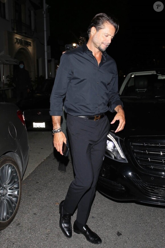 David Charvet est allé diner avec deux mystérieuses inconnues au restaurant Madeo à Beverly Hills, le 16 mai 2019.
