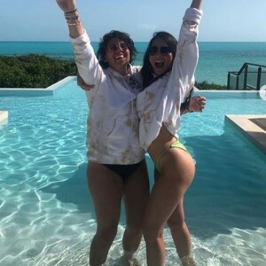 Stevie Clements et Olivia Munn aux îles Turques-et-Caïques. Juillet 2019.