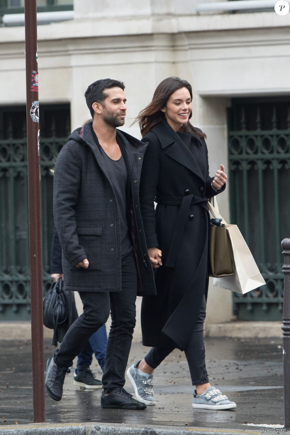 Exclusif - Marine Lorphelin, Miss France 2013, et son compagnon Christophe Malmezac se promènent ...