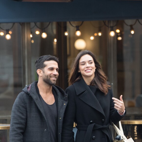 Exclusif - Marine Lorphelin, Miss France 2013, et son compagnon Christophe Malmezac se promènent dans les rues de Paris. Le 21 décembre 2018