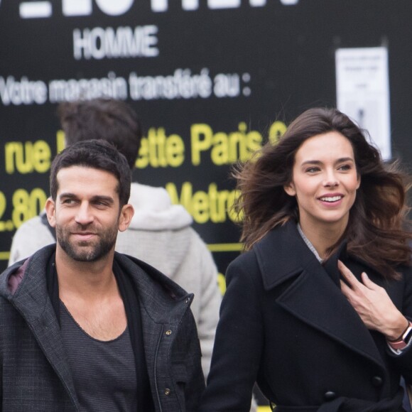 Exclusif - Marine Lorphelin, Miss France 2013, et son compagnon Christophe Malmezac se promènent dans les rues de Paris. Le 21 décembre 2018