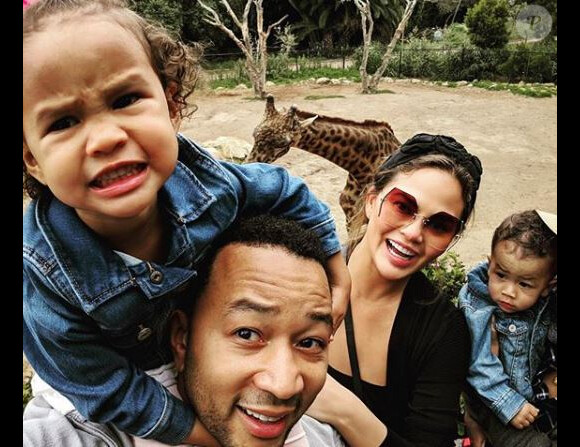 Chrissy Teigen, John Legend et leurs enfants Luna et Miles (Août 2019).