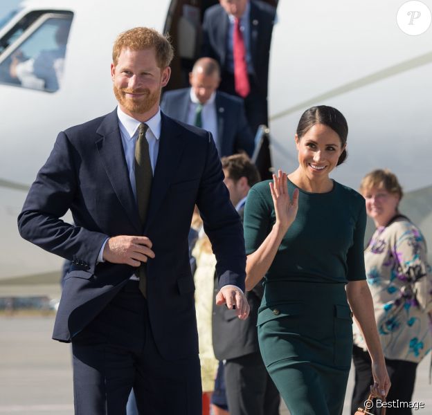 Le prince Harry, duc de Sussex et sa femme Meghan Markle, duchesse de Sussex arrivent à l'aéroport de Dublin, le 10 juillet 2018.