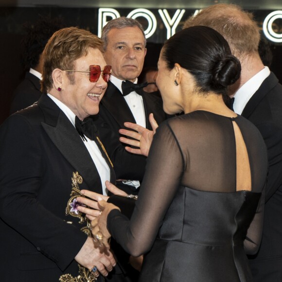 Le prince Harry, duc de Sussex, et Meghan Markle, duchesse de Sussex, avec Elton John et son mari David Furnish à la première du film "Le Roi Lion" au cinéma Odeon Luxe Leicester Square à Londres, le 14 juillet 2019.