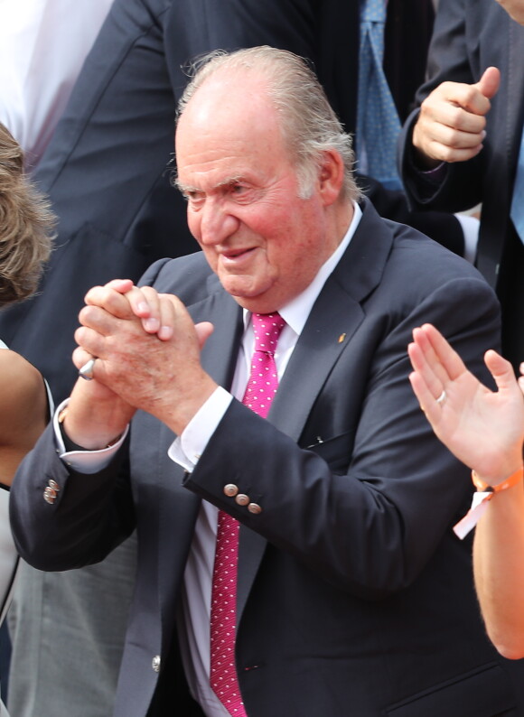 Le roi Juan Carlos d'Espagne - Rafael Nadal, vainqueur pour la 10ème fois, de la finale hommes des Internationaux de Tennis de Roland Garros à Paris. Le 11 juin 2017 © Jacovides-Moreau / Bestimage