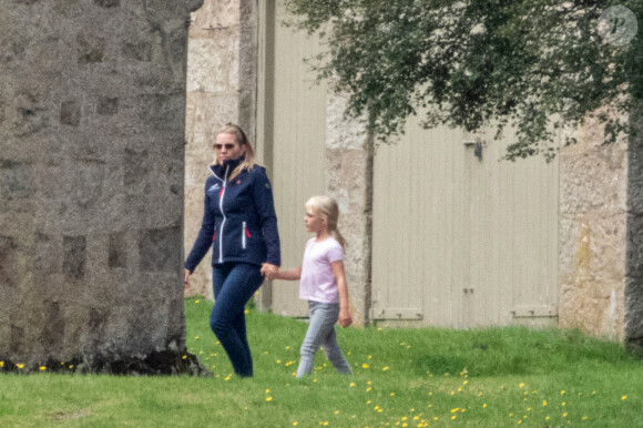 Autumn Phillips, sa fille Isla - Les membres de la famille royale du Royaume Uni arrivent à un déjeuner privé, loin du protocole, près de Loch Muick en Ecosse le 23 août 2019.