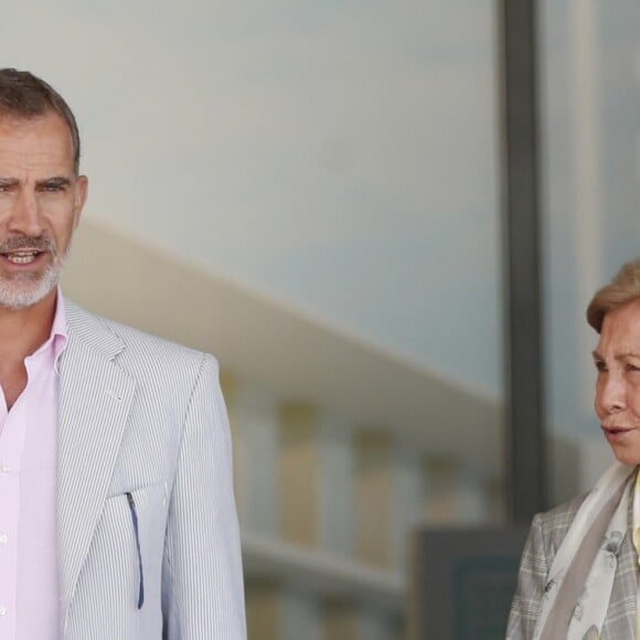 Le roi Felipe VI d'Espagne, la reine Sofia - La famille royale d'Espagne passe à l'hôpital universitaire Quirónsalud de Pozuelo de Alarcón de Madrid pour rendre visite à Juan Carlos 1er, opéré du coeur le 24 août 2019.