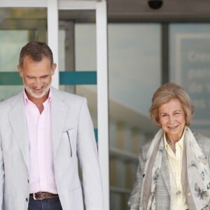 Le roi Felipe VI d'Espagne, la reine Sofia - La famille royale d'Espagne passe à l'hôpital universitaire Quirónsalud de Pozuelo de Alarcón de Madrid pour rendre visite à Juan Carlos 1er, opéré du coeur le 24 août 2019.