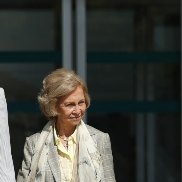 Le roi Felipe VI d'Espagne, la reine Sofia - La famille royale d'Espagne passe à l'hôpital universitaire Quirónsalud de Pozuelo de Alarcón de Madrid pour rendre visite à Juan Carlos 1er, opéré du coeur le 24 août 2019.