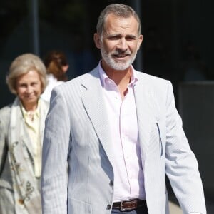 Le roi Felipe VI d'Espagne, la reine Sofia - La famille royale d'Espagne passe à l'hôpital universitaire Quirónsalud de Pozuelo de Alarcón de Madrid pour rendre visite à Juan Carlos 1er, opéré du coeur le 24 août 2019.