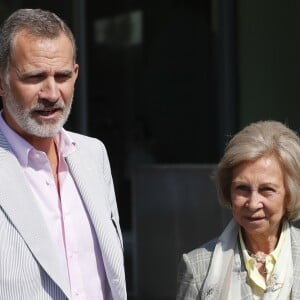 Le roi Felipe VI d'Espagne, la reine Sofia - La famille royale d'Espagne passe à l'hôpital universitaire Quirónsalud de Pozuelo de Alarcón de Madrid pour rendre visite à Juan Carlos 1er, opéré du coeur le 24 août 2019.