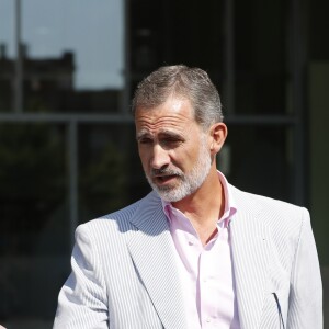 Le roi Felipe VI d'Espagne - La famille royale d'Espagne passe à l'hôpital universitaire Quirónsalud de Pozuelo de Alarcón de Madrid pour rendre visite à Juan Carlos 1er, opéré du coeur le 24 août 2019.