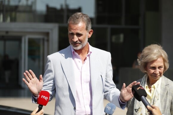 Le roi Felipe VI d'Espagne, la reine Sofia - La famille royale d'Espagne passe à l'hôpital universitaire Quirónsalud de Pozuelo de Alarcón de Madrid pour rendre visite à Juan Carlos 1er, opéré du coeur le 24 août 2019.