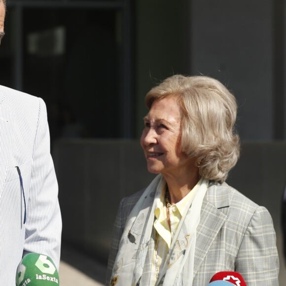 Le roi Felipe VI d'Espagne, la reine Sofia - La famille royale d'Espagne passe à l'hôpital universitaire Quirónsalud de Pozuelo de Alarcón de Madrid pour rendre visite à Juan Carlos 1er, opéré du coeur le 24 août 2019.