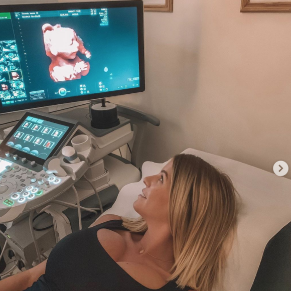 Jessica Thivenin partage des photos pendant sa première grossesse (été 2019).