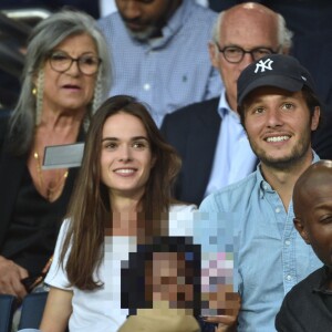 Vianney et sa chérie Catherine Robert dans les tribunes lors du match de championnat de Ligue 1 Conforama opposant le Paris Saint-Germain au Toulouse FC au parc des Princes à Paris, France, le 25 août 2019. Le PSG a gagné 4-0. © Giancarlo Gorassini/Bestimage