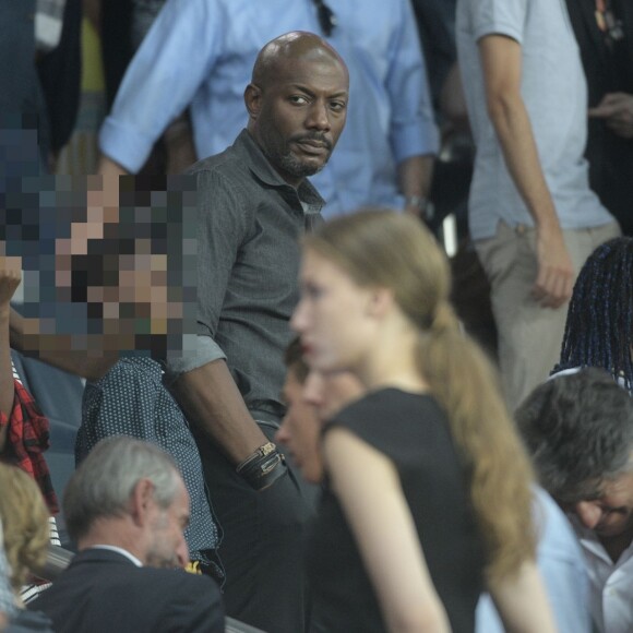 Harry Roselmack dans les tribunes lors du match de championnat de Ligue 1 Conforama opposant le Paris Saint-Germain au Toulouse FC au parc des Princes à Paris, France, le 25 août 2019. Le PSG a gagné 4-0. © Giancarlo Gorassini/Bestimage