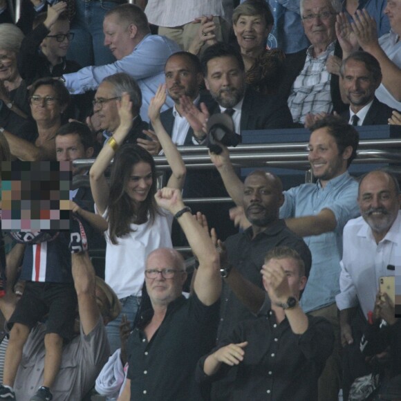 Vianbey et sa chérie Catherine dans les tribunes lors du match de championnat de Ligue 1 Conforama opposant le Paris Saint-Germain au Toulouse FC au parc des Princes à Paris, France, le 25 août 2019. Le PSG a gagné 4-0. © Giancarlo Gorassini/Bestimage