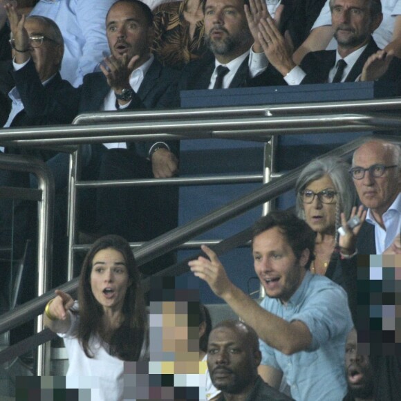 Vianney et sa chérie Catherine Robert dans les tribunes lors du match de championnat de Ligue 1 Conforama opposant le Paris Saint-Germain au Toulouse FC au parc des Princes à Paris, France, le 25 août 2019. Le PSG a gagné 4-0. © Giancarlo Gorassini/Bestimage