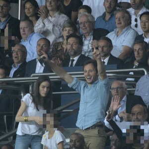 Vianney et sa chérie Catherine Robert, Nicolas Sarkozy dans les tribunes lors du match de championnat de Ligue 1 Conforama opposant le Paris Saint-Germain au Toulouse FC au parc des Princes à Paris, France, le 25 août 2019. Le PSG a gagné 4-0. © Giancarlo Gorassini/Bestimage