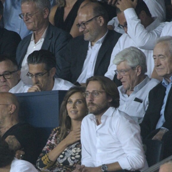 Ophélie Meunier et son mari Mathieu Vergne dans les tribunes lors du match de championnat de Ligue 1 Conforama opposant le Paris Saint-Germain au Toulouse FC au parc des Princes à Paris, France, le 25 août 2019. Le PSG a gagné 4-0. © Giancarlo Gorassini/Bestimage