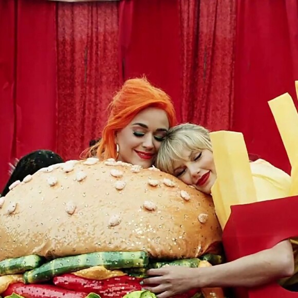 Taylor Swift et Katy Perry se rabibochent et tournent ensemble dans le nouveau clip de Taylor Swift "You Need to Calm Down". Los Angeles, le 17 juin 2019.