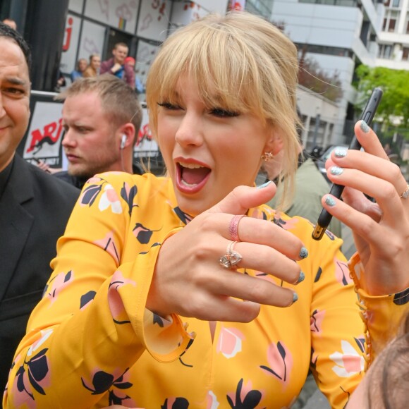 Taylor Swift arrive à NRJ rue Boileau à Paris pour enregistrer l'émission de Cauet qui passera en début de semaine le 25 Mai 2019.