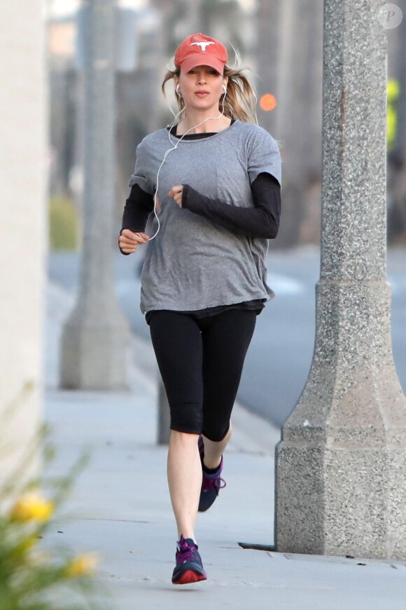 Exclusif - Renée Zellweger fait son jogging à Santa Monica le 13 juin 2017.