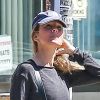 Exclusif - Renée Zellweger se promène dans les rues de New York après son cours de gym, le 31 juillet 2017.