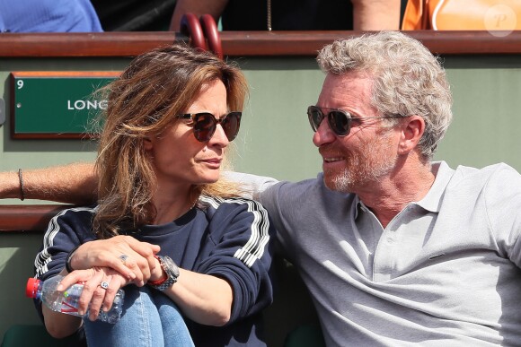 Denis Brogniart et sa femme Hortense dans les tribunes des internationaux de tennis de Roland Garros à Paris, jour 3, le 29 mai 2018. Cyril Moreau / Dominique Jacovides / Bestimage