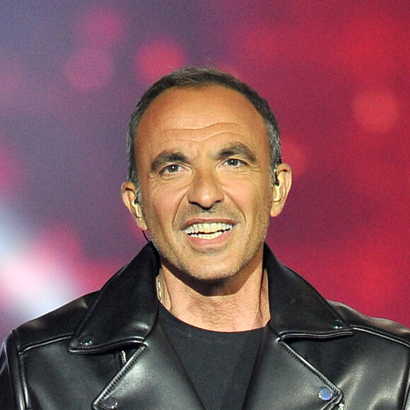Exclusif - Point d'orgue de l'émission, Nikos Aliagas s'est prêté au jeu et a chanté au côté de Patrick Fiori, tous deux déguisés initialement en Daft Punk, lors de l'enregistrement de l'émission "La Chanson Challenge 2019" aux Arènes de Nîmes. Le samedi 17 août 2019, TF1 lancera à 21h05 un nouveau divertissement baptisé "La chanson challenge". Durant cette émission produite par DMLSTV, plusieurs artistes français se lanceront des challenges autour de la musique. Pendant deux mois, ces chanteurs et comédiens se sont lancé à tour de rôle des défis sur les réseaux sociaux : interpréter un titre à l'opposé de leur univers habituel. © Guillaume Gaffiot/Bestimage