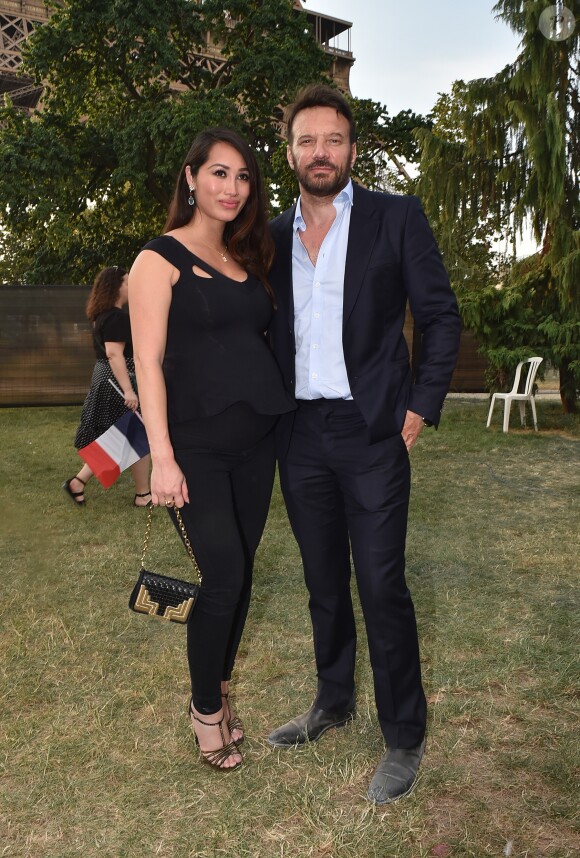Samuel Le Bihan et sa compagne Angela (Enceinte) - People et Backstage du Grand concert de Musique classique du 14 juillet au Champs de Mars à Paris. Le 14 juillet 2018 © Guirec-Gorassini-Veeren / Bestimage