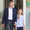 Le roi Felipe VI d'Espagne a rendu visite avec sa fille l'infante Sofia au roi Juan Carlos Ier d'Espagne, en convalescence à l'hôpital Quiron Salud de Madrid après un triple pontage coronarien, le 29 août 2019.