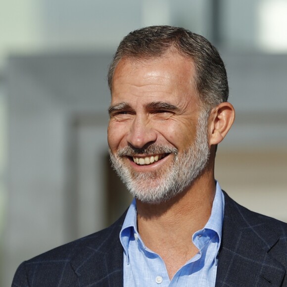 Le roi Felipe VI d'Espagne lors de sa visite à son père le roi Juan Carlos Ier d'Espagne, en convalescence à l'hôpital Quiron Salud de Madrid après un triple pontage coronarien, le 28 août 2019.